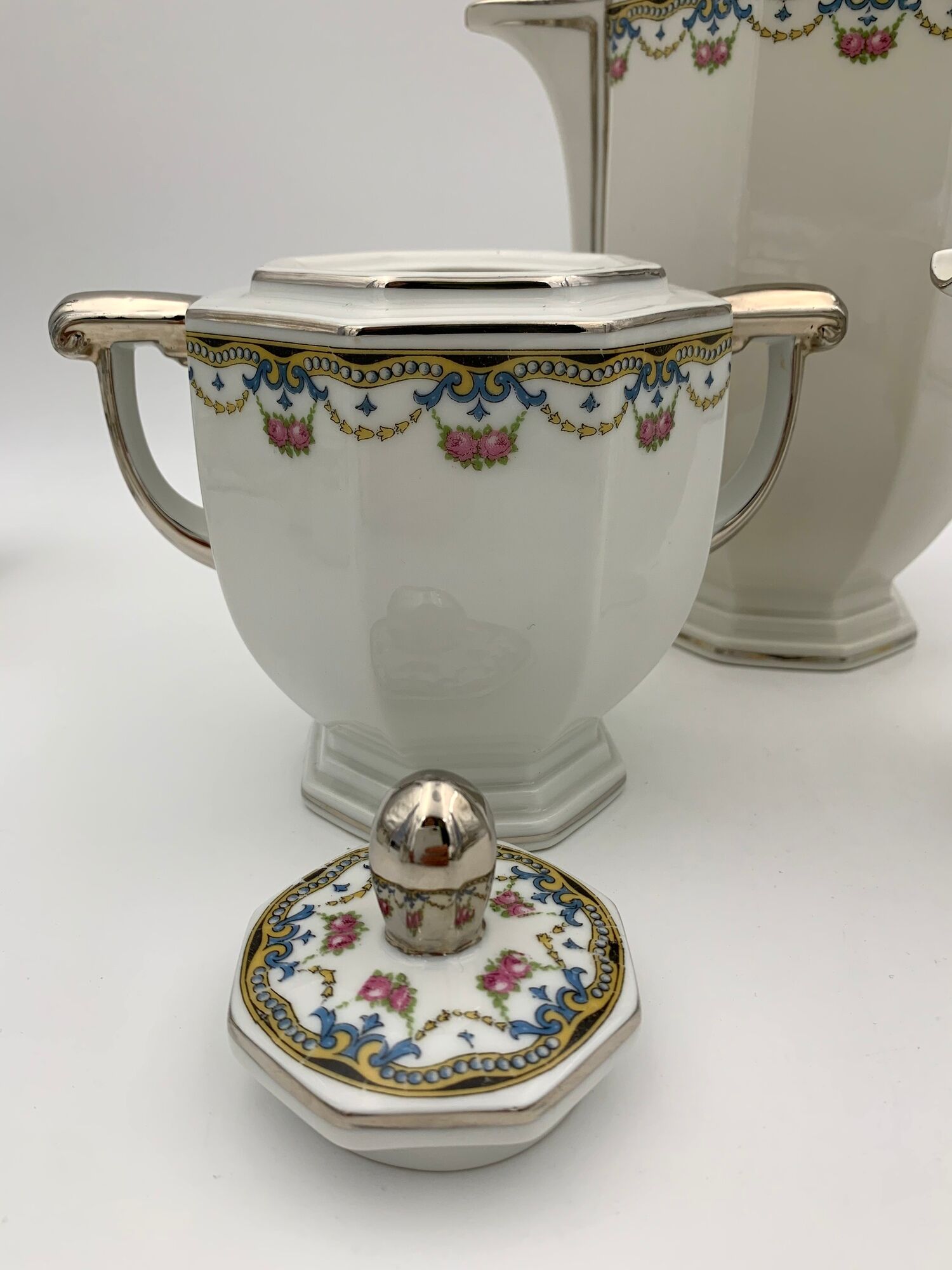 Large porcelain coffee service, 33 pieces, signed RAYNAUD - Cie Limoges - 1940s