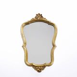 Miroir en bois doré style baroque.