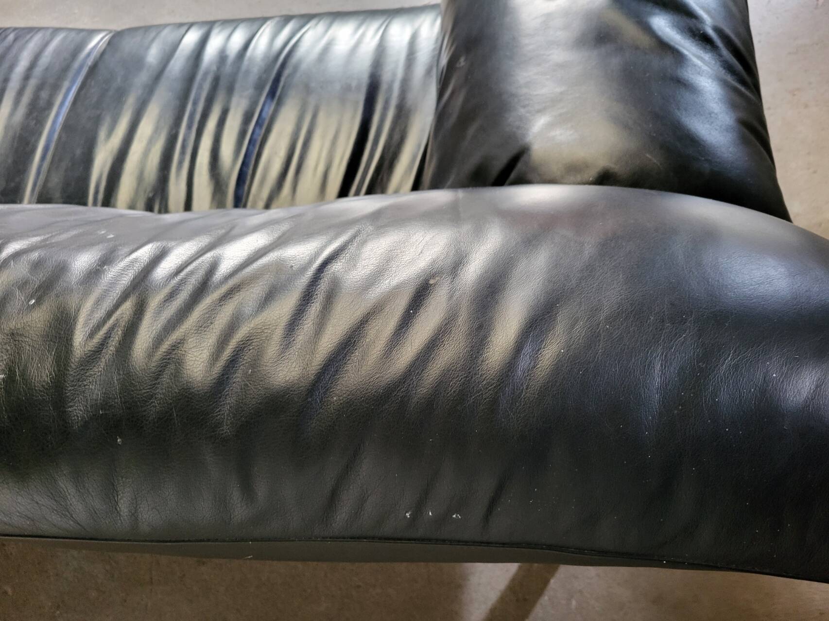 Pierluigi Cerri sofa model Pause signed Poltrona Frau in Black leather Design