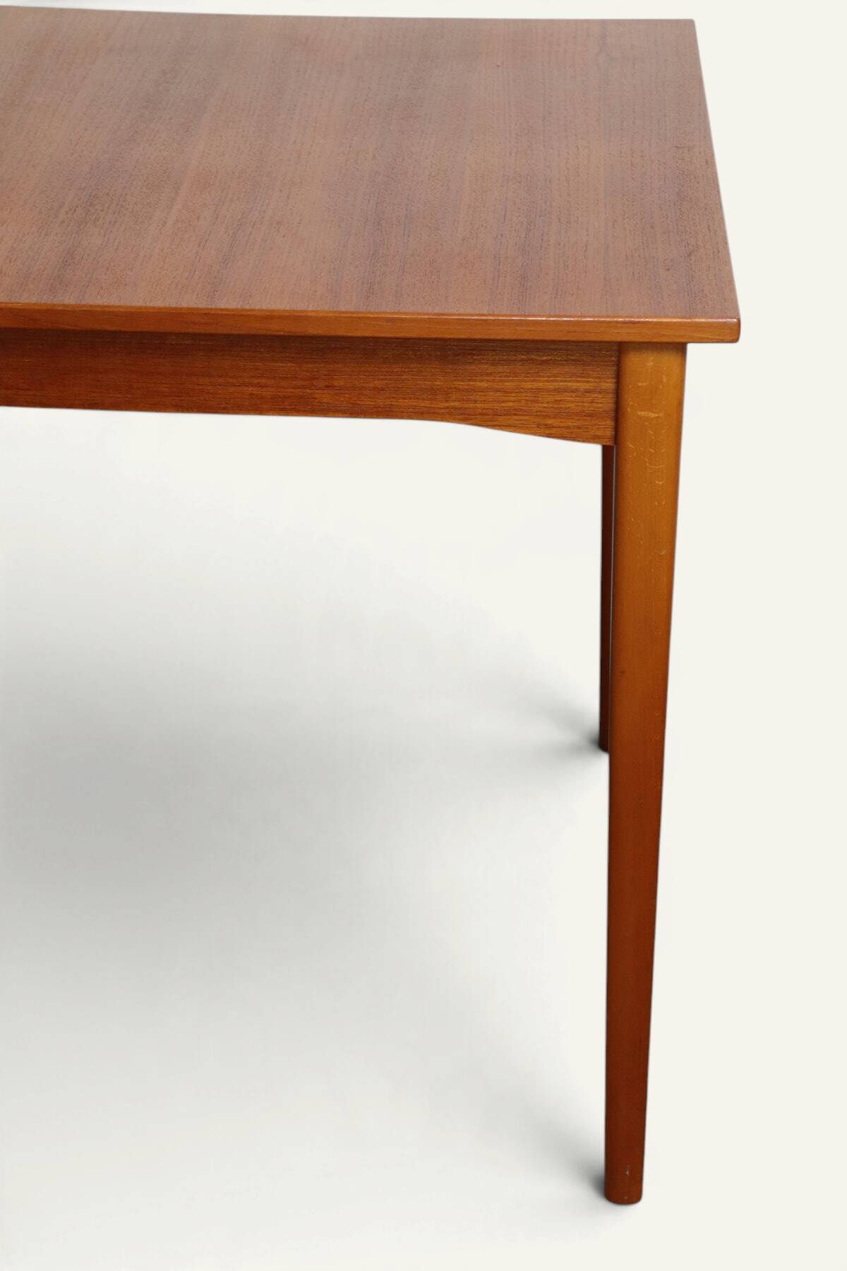 Rectangular extendable dining table in Scandinavian teak – 1960s