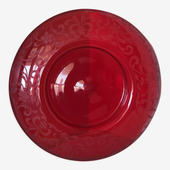 round centerpiece in engraved red glass