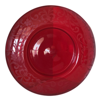 Centre de table rond en verre rouge gravé