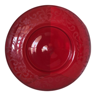 round centerpiece in engraved red glass