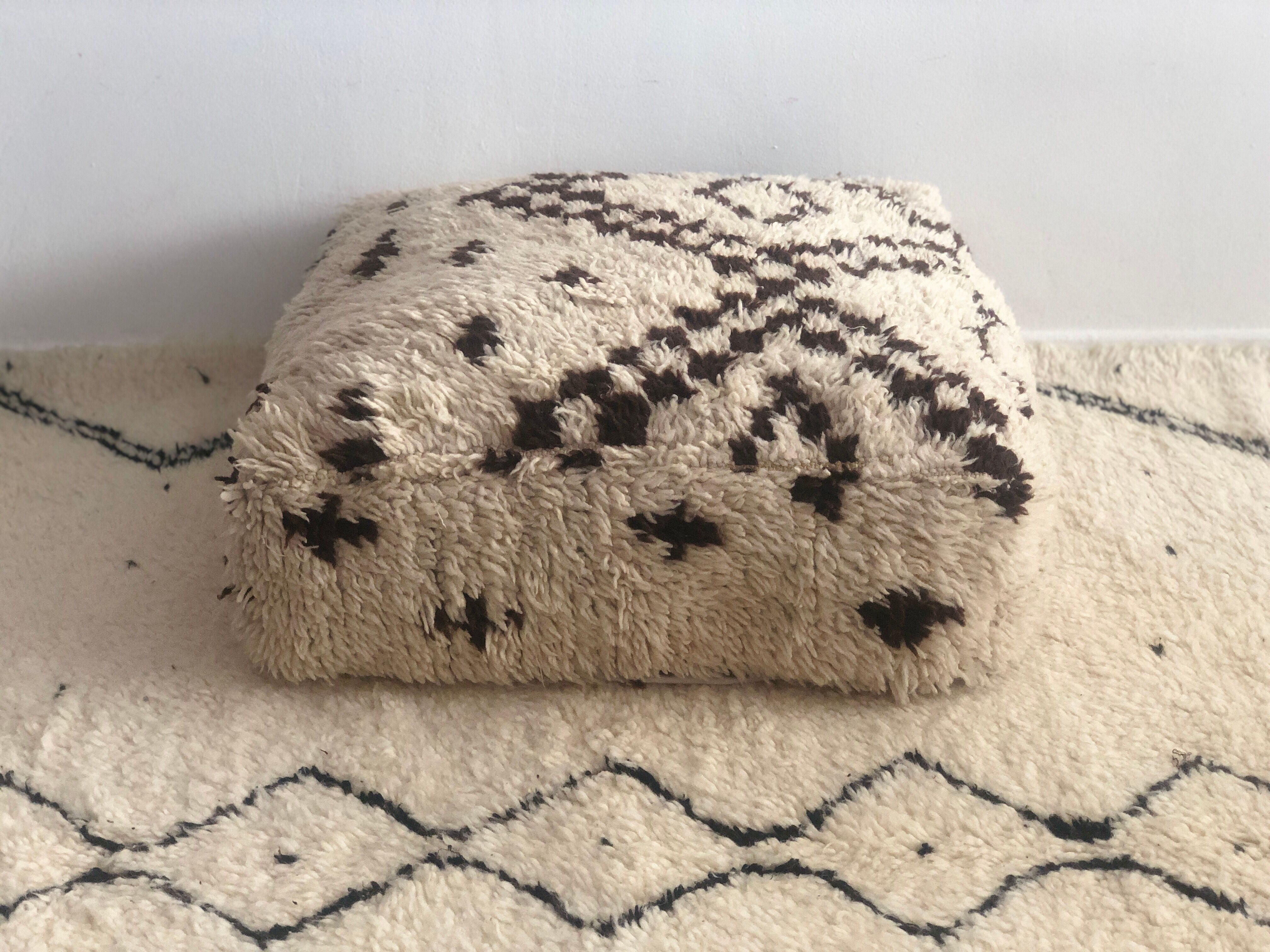 Vintage carpet pouf "Beni Ouarain"