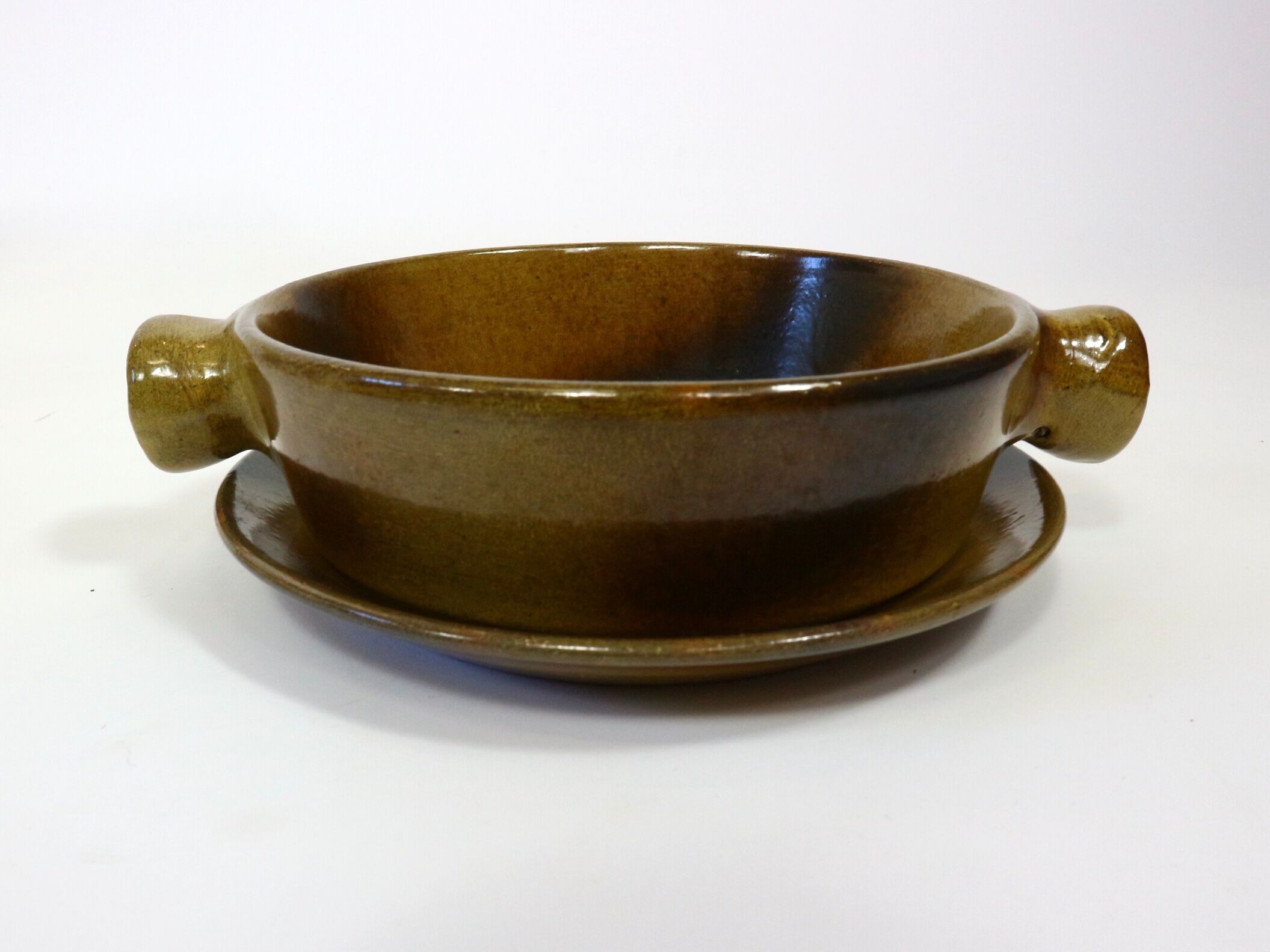 Vintage service plates and serving trays, 39 pieces, silk-screened.