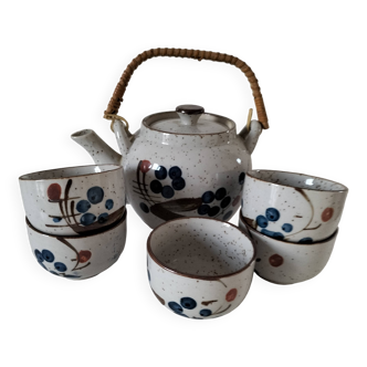 Japanese teapot and cups