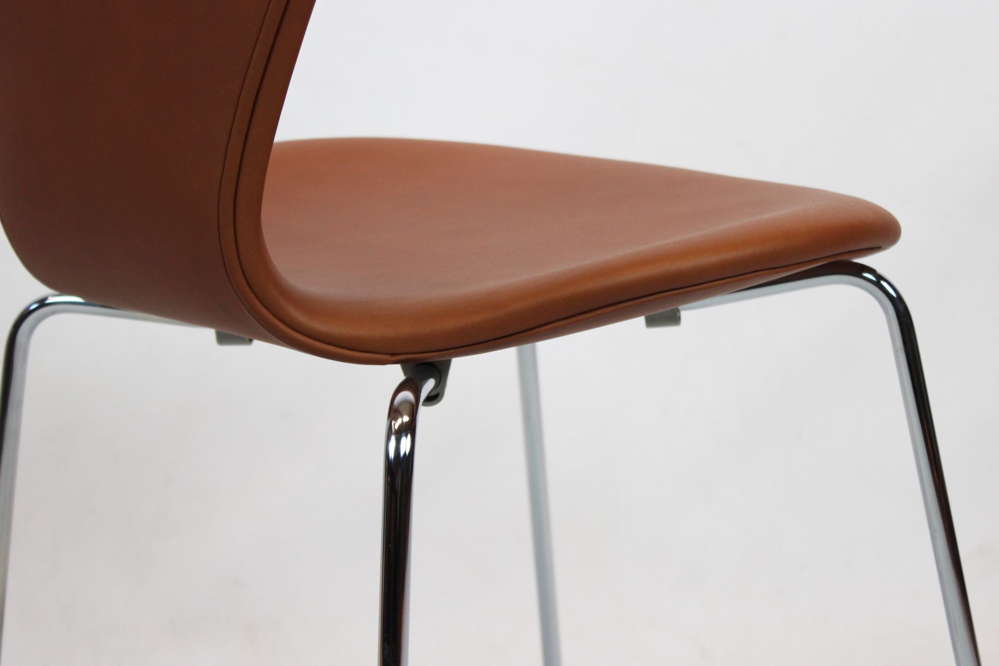 Lot de 4 chaises modèle 3107 par Arne Jacobsen et fabriqué par Fritz Hansen