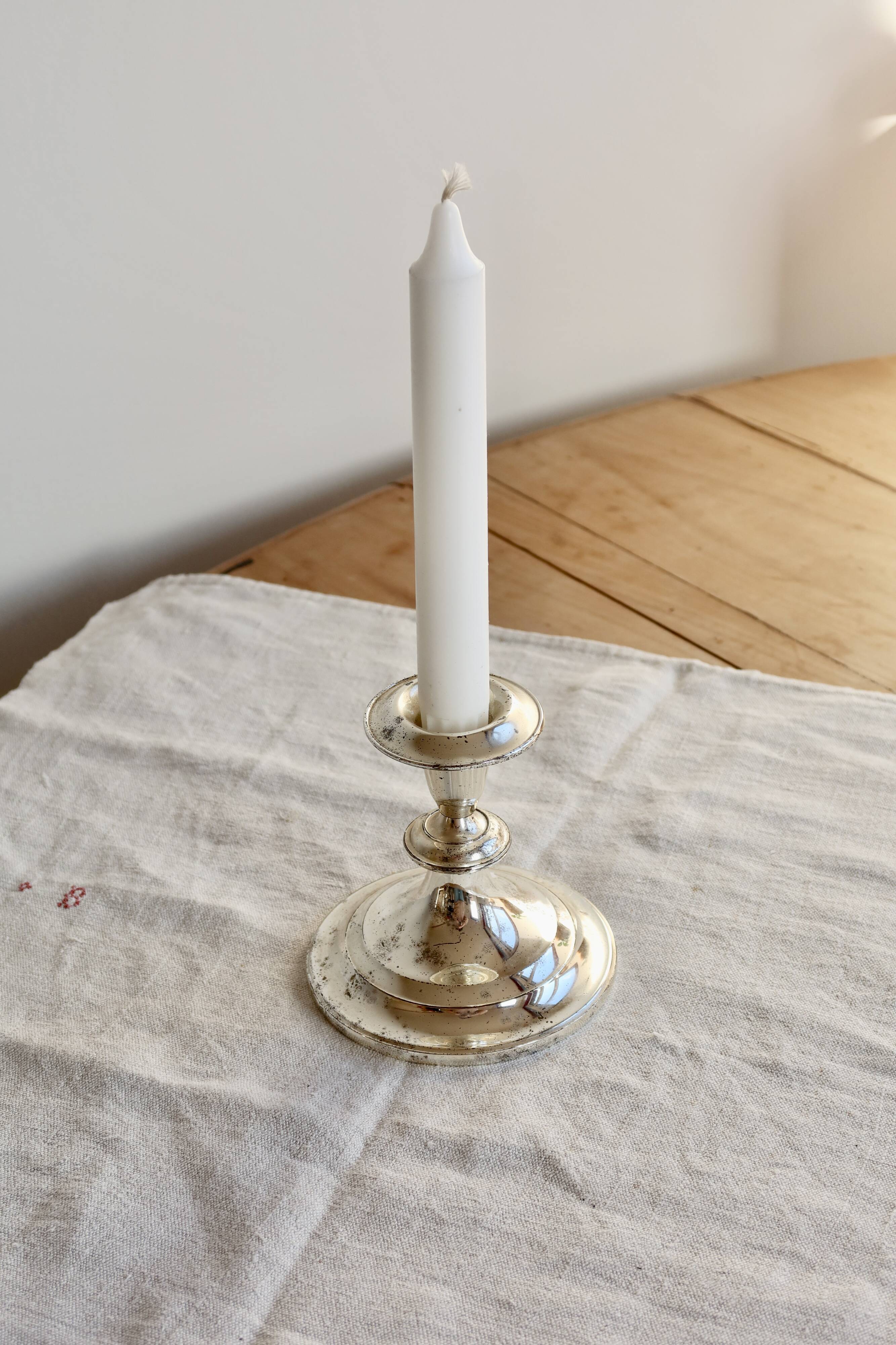 Bougeoir ancien en métal argenté patiné