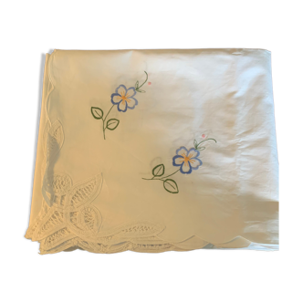 Rectangular embroidered cotton tablecloth