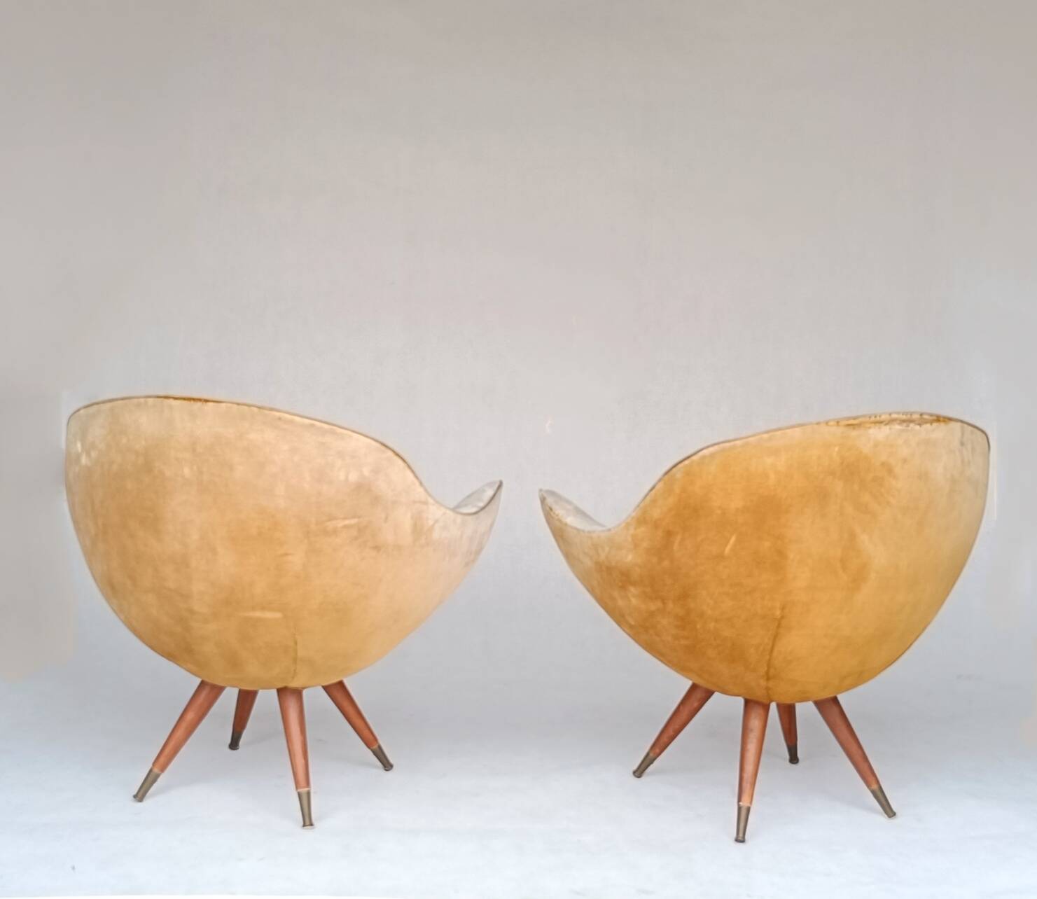2  Egg Armchairs and sofa by Paged 50s