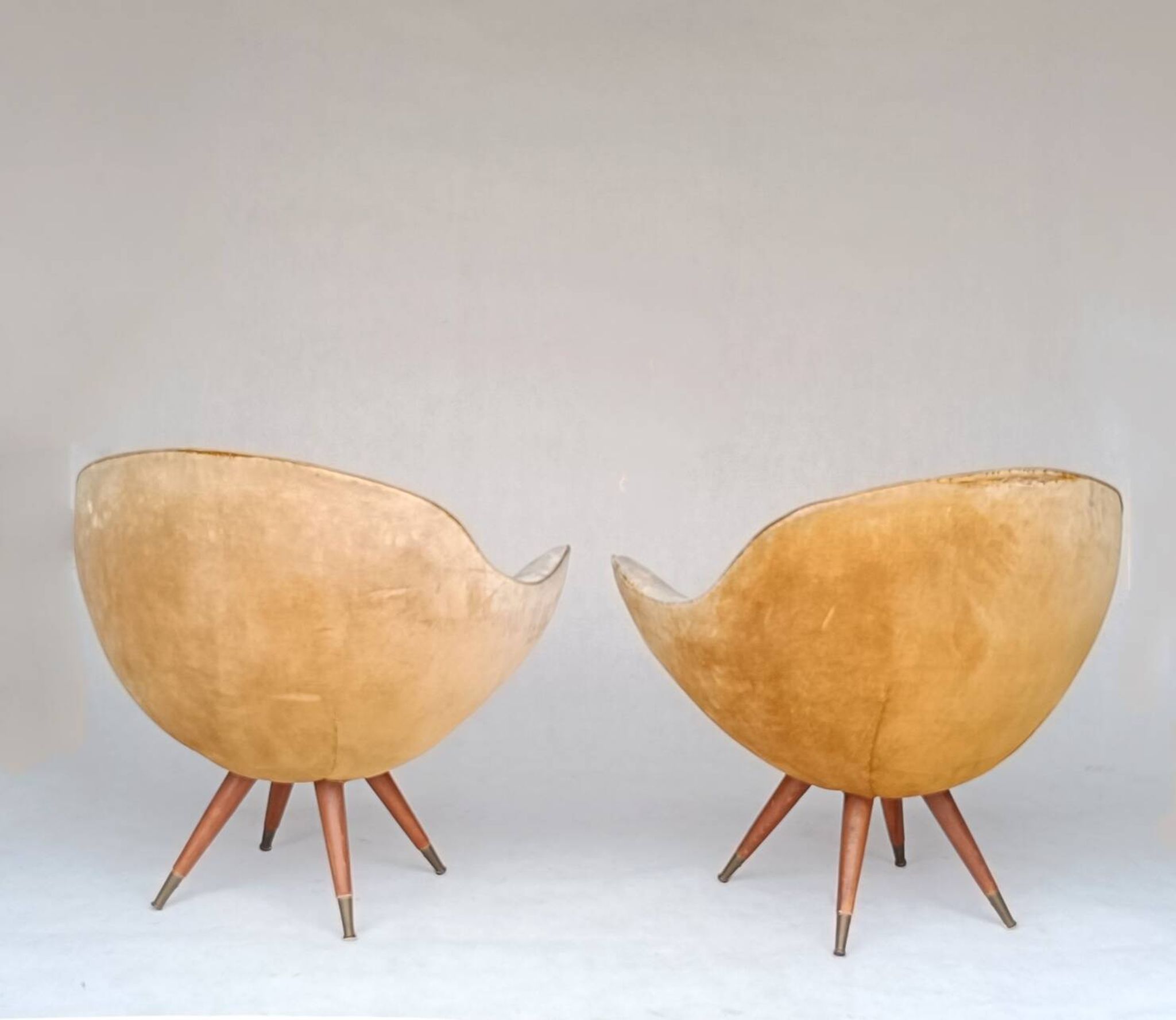 2 fauteuils œuf et canapé par Paged des années 50