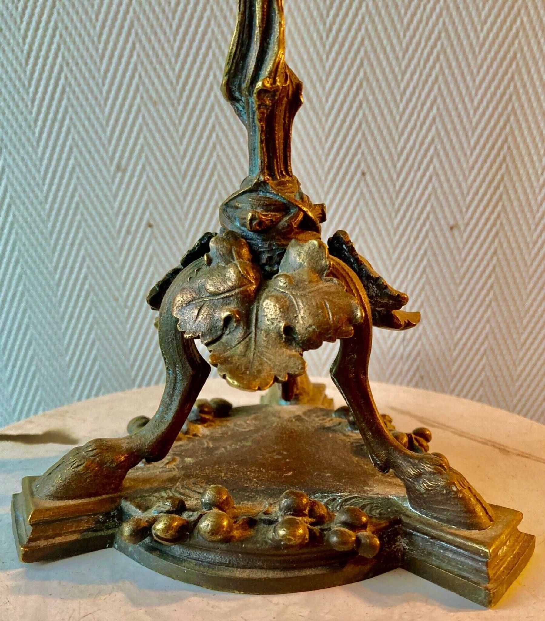 Bougeoir tripode en bronze " cerf " XIXe vennerie