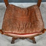 Chaise Curule en Noyer massif, goût Renaissance – Fin XIXe