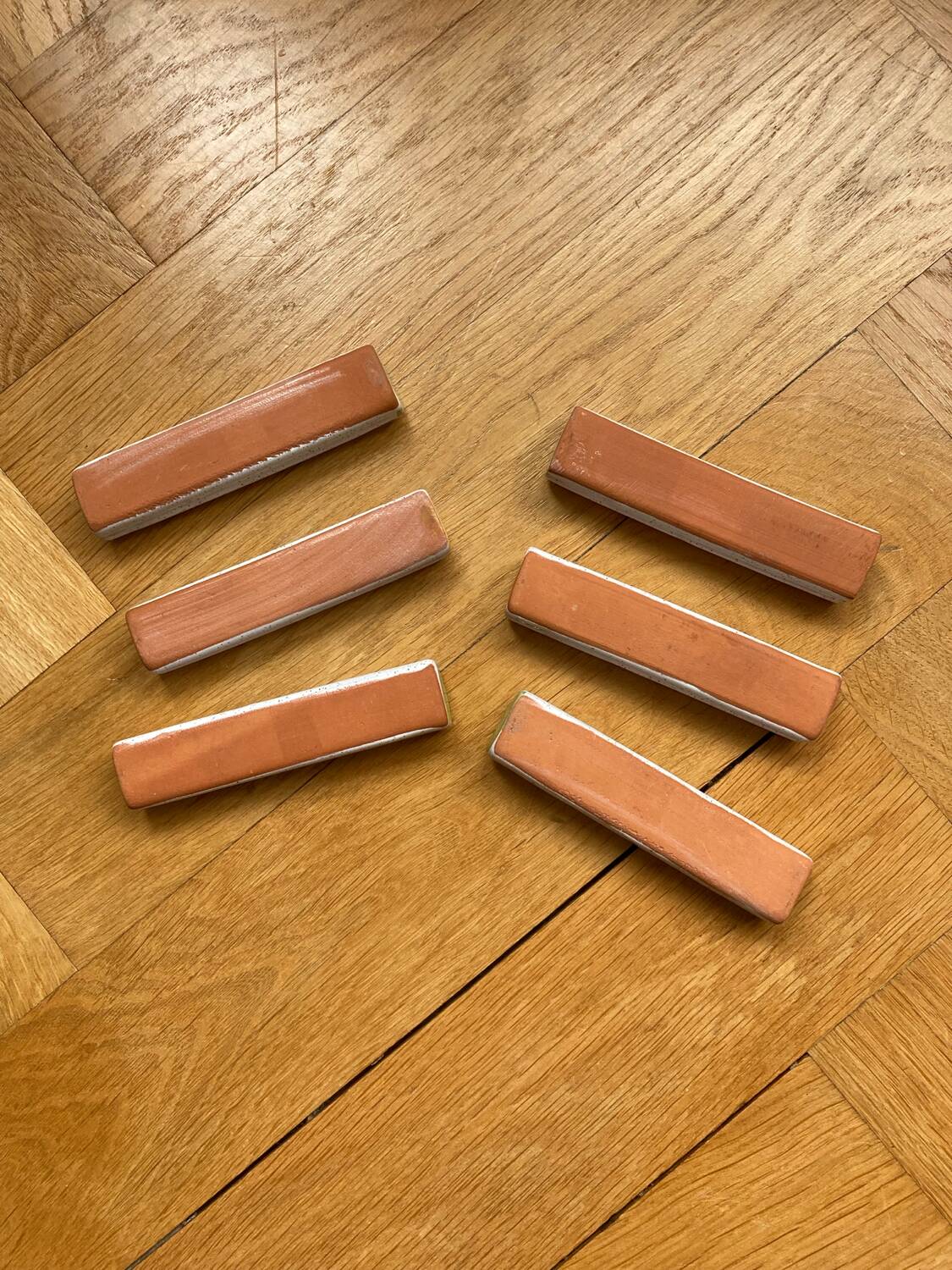 Ceramic knife holder with flower decor