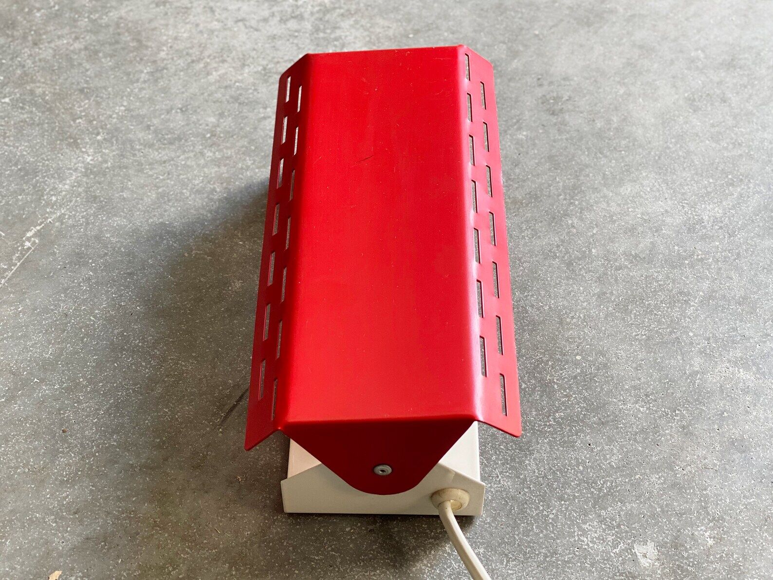 Vintage red W.L.P. Wall sconce / Bed lamp with adjustable shade