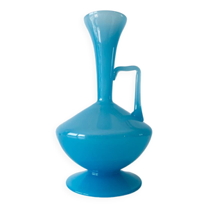 carafe en opaline bleue