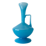 Carafe en opaline bleue