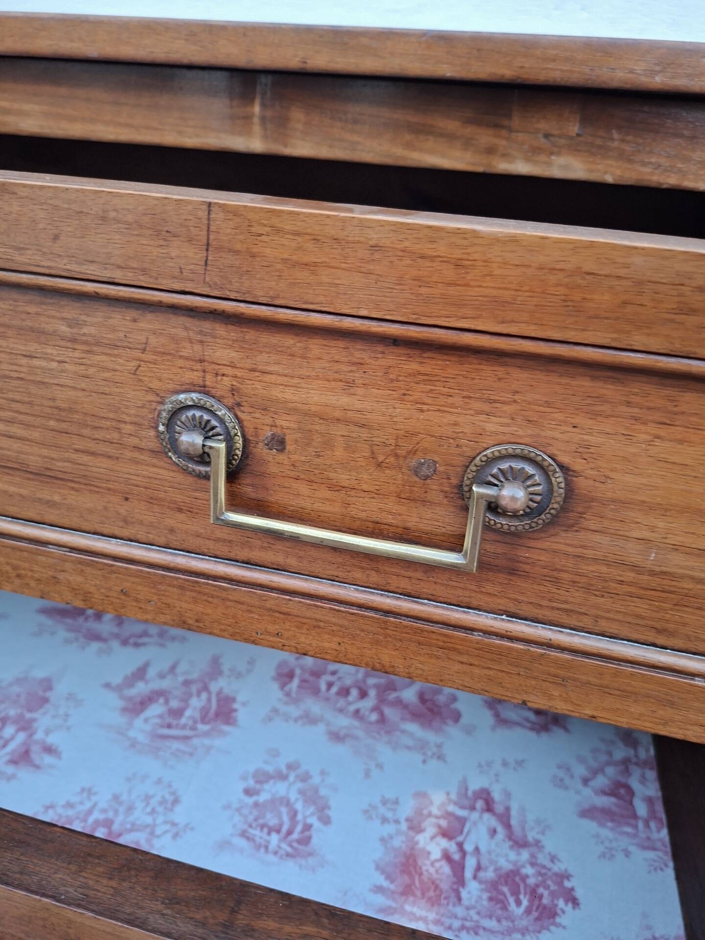 Louis XV style commode in solid walnut, 19th century rustic.