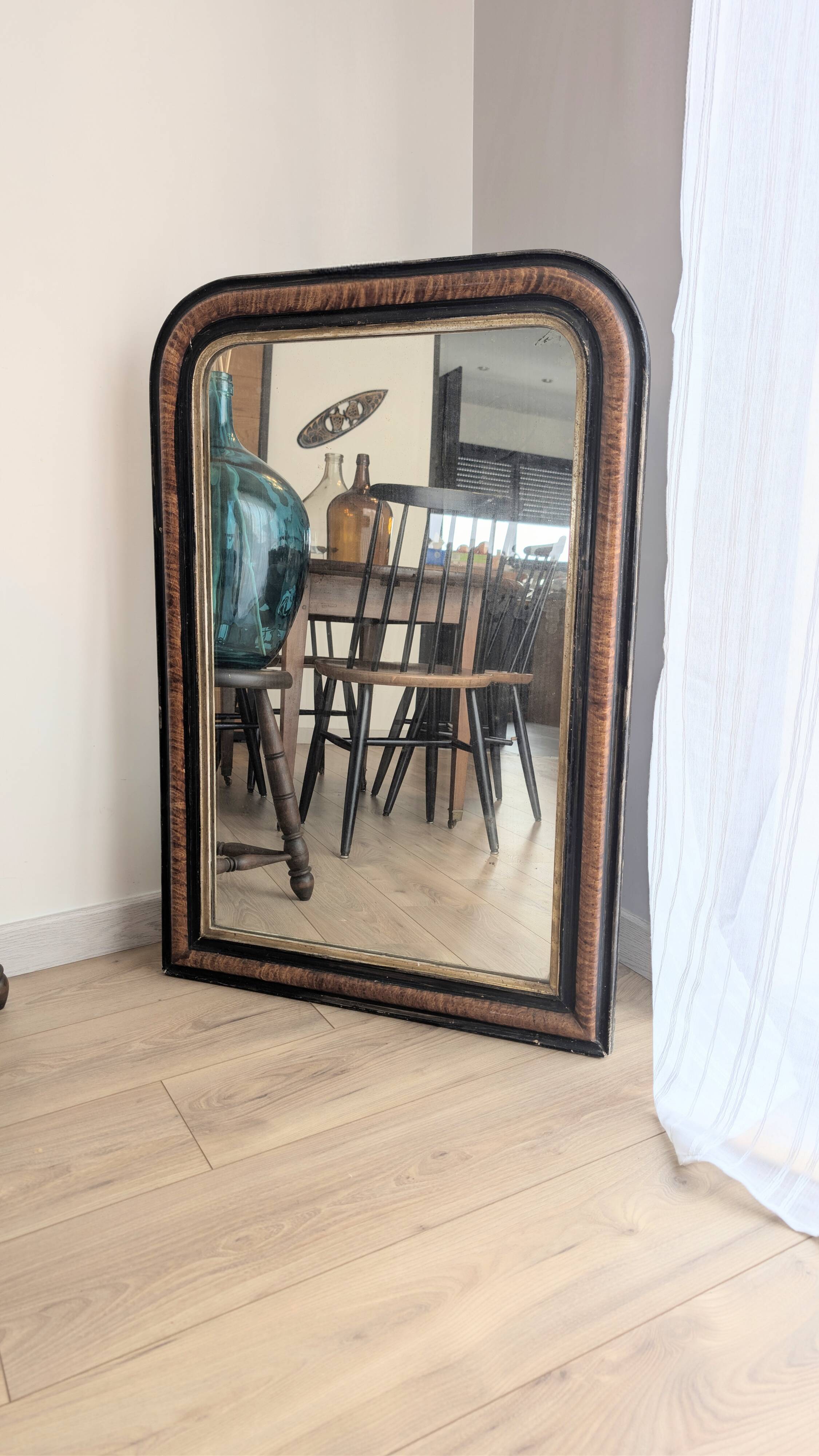 Louis-Philippe style mirror in black and gold flame wood - 96 x 66 cm