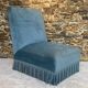 Fauteuil crapaud bas ancien en velours bleu