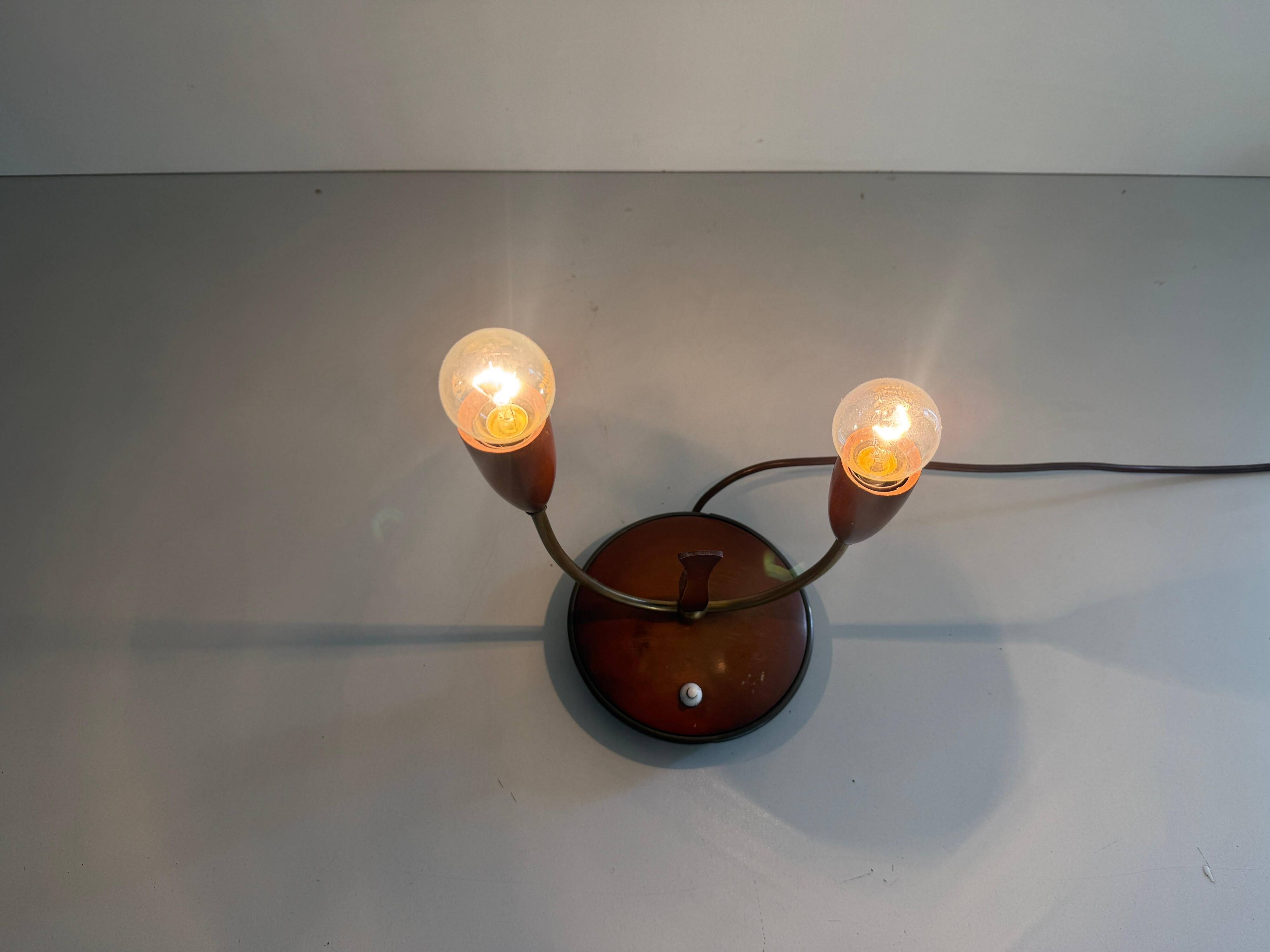 Simple double-headed table lamp in wood and brass, 1960s, Germany.