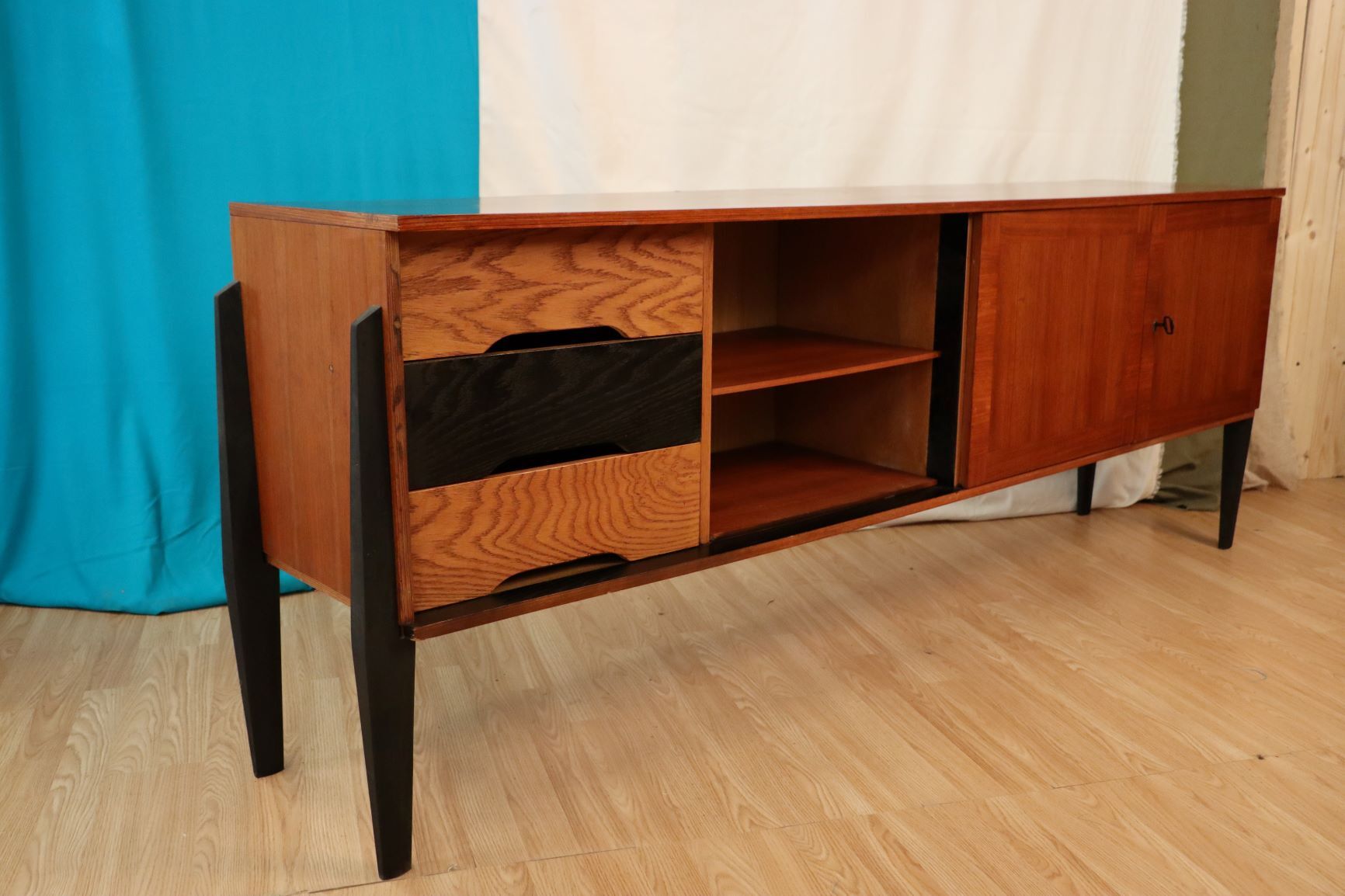 Great vintage sidebard