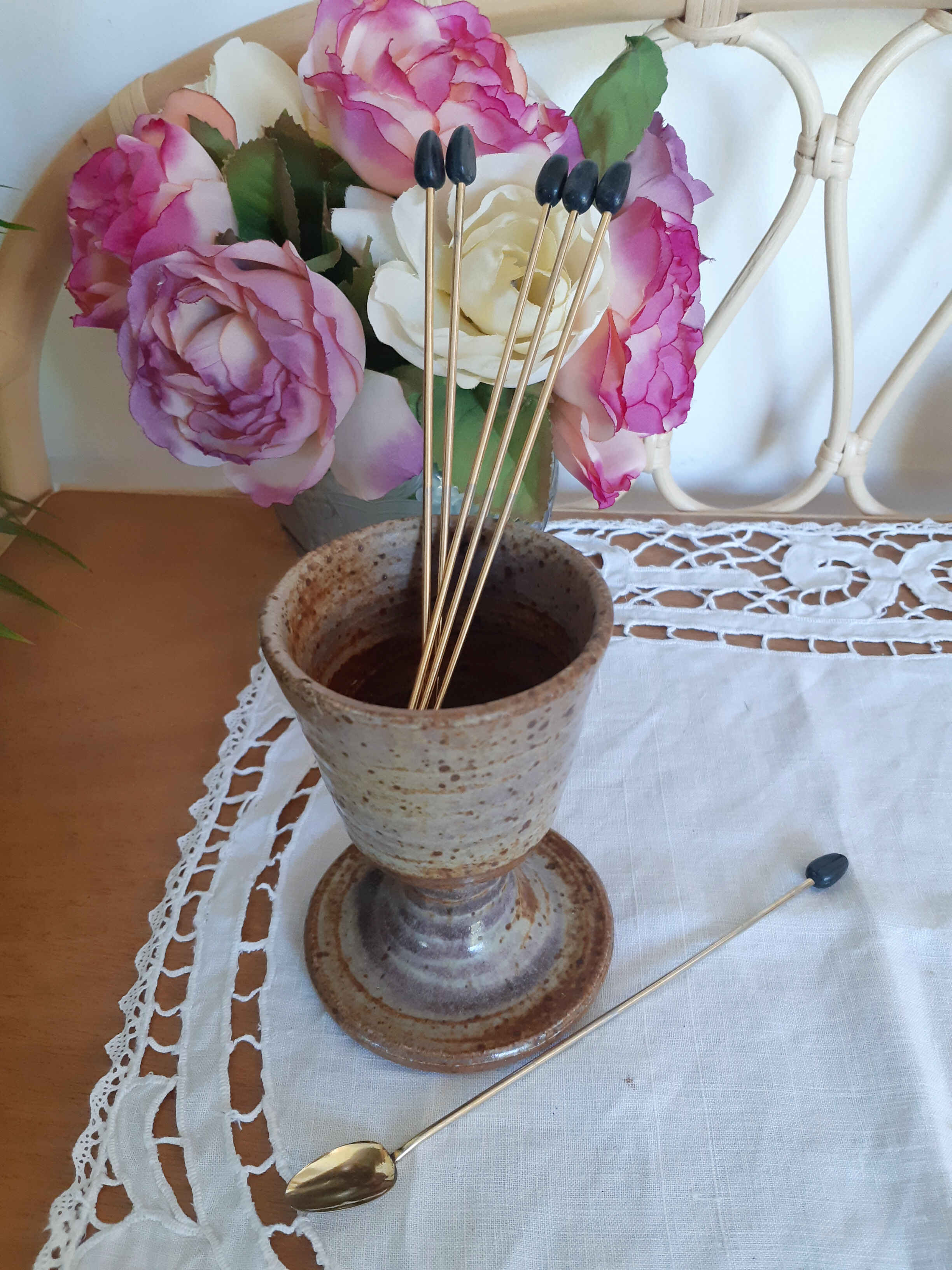 Cuillères à café dorées , grain de café , mazagran ,moka