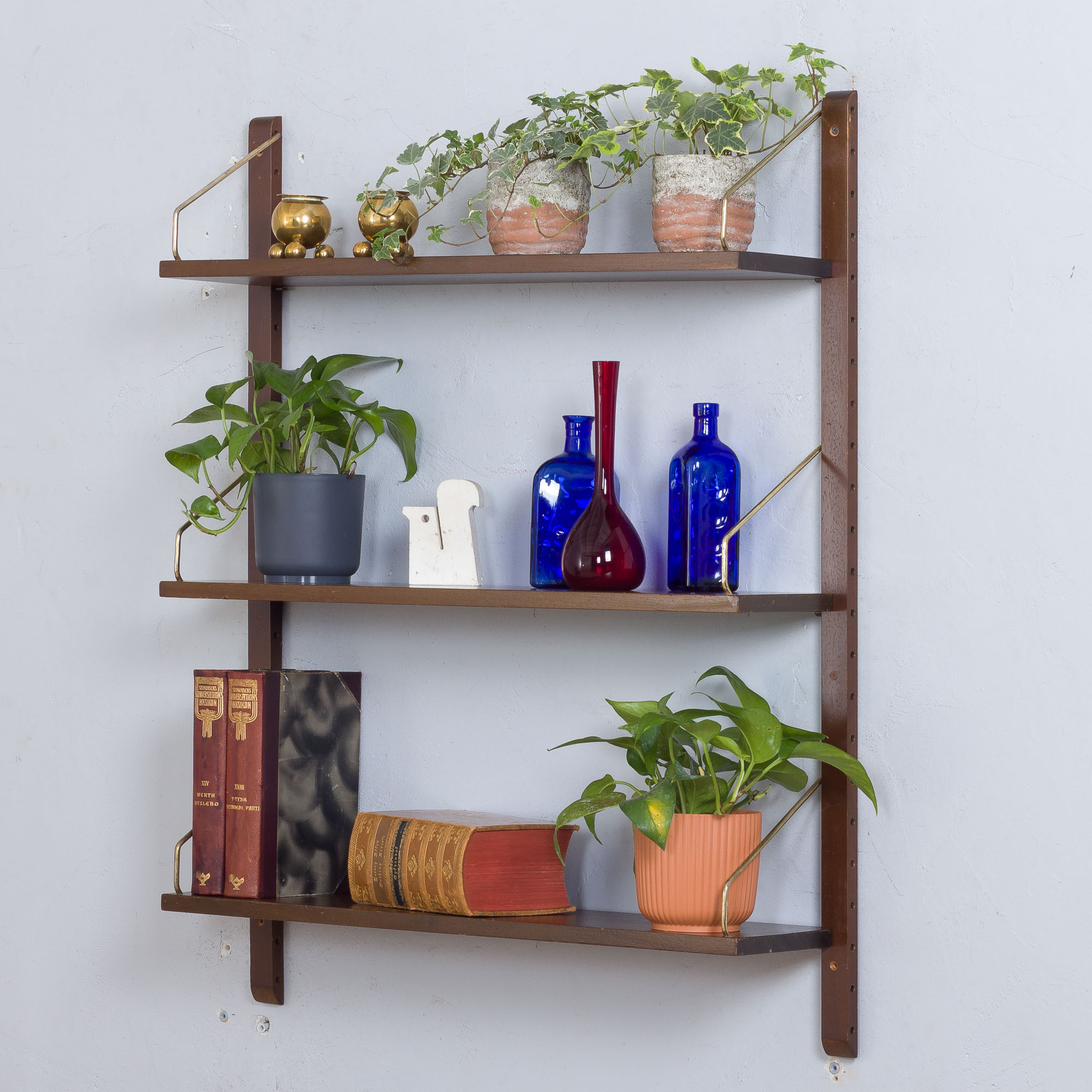 Three floating shelves wall unit