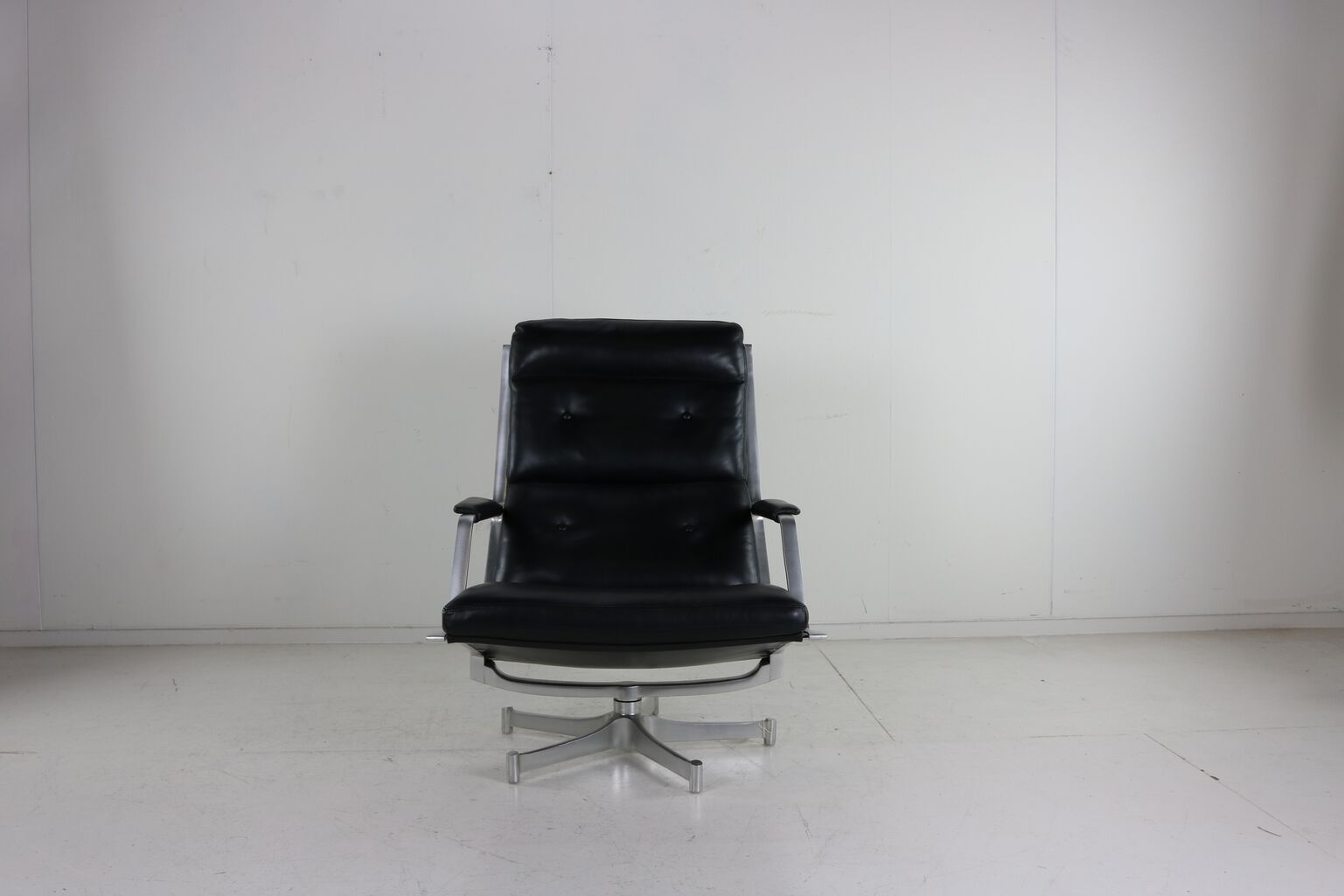 Fabricius and Kastholm black leather lounge chair FK 85 for Kill International