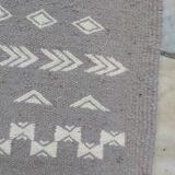 Hand-made grey and white wool rug 138x72cm