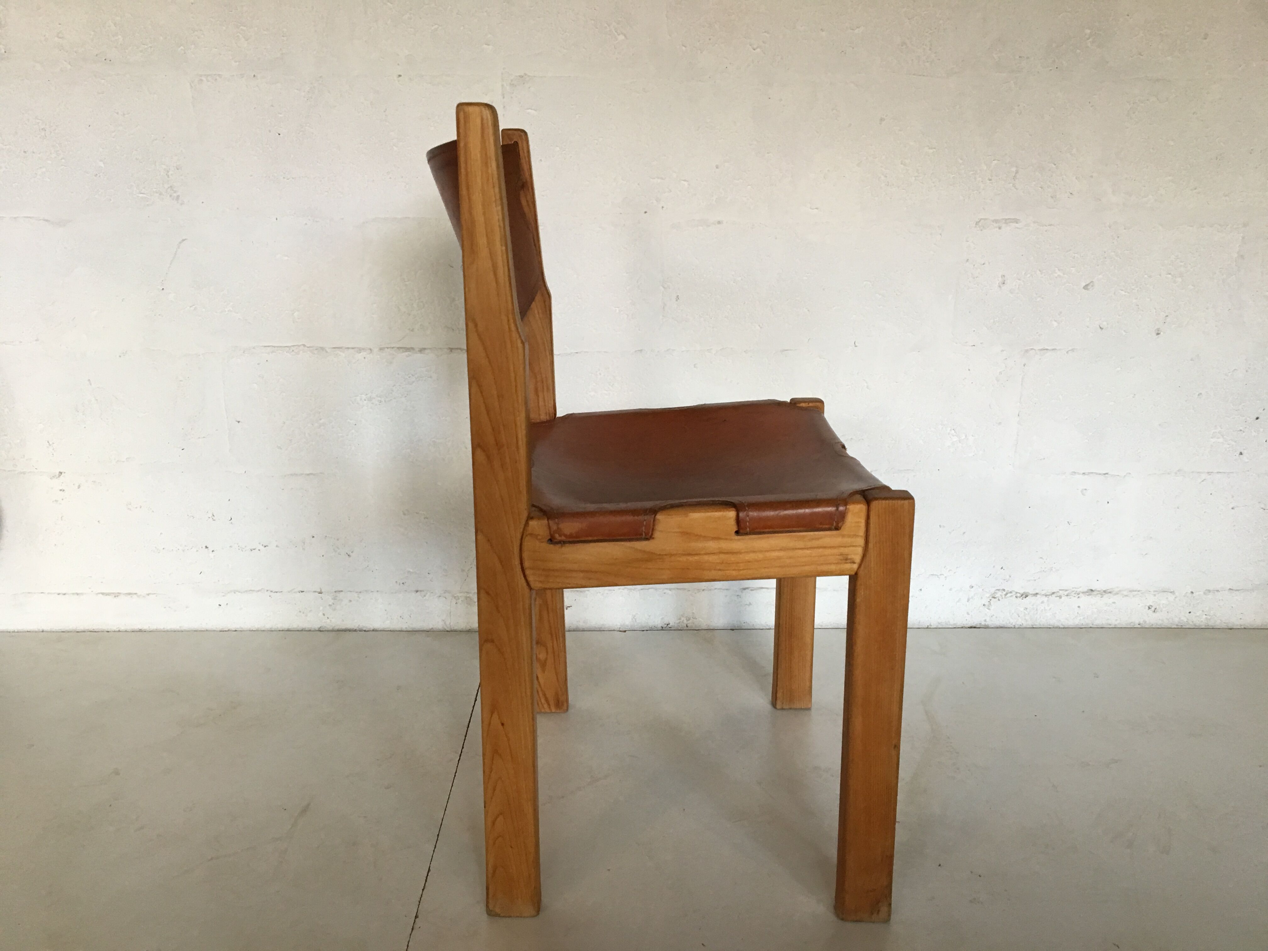 Paire de chaises par la Maison Regain années 60