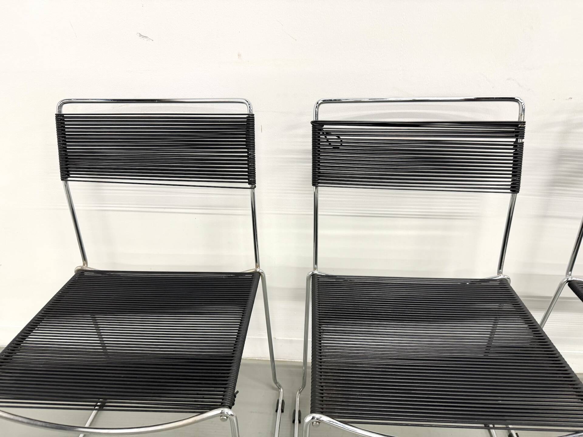 Set of 6 "Spaghetti" Chairs Italian Design 80s – Black & Chrome