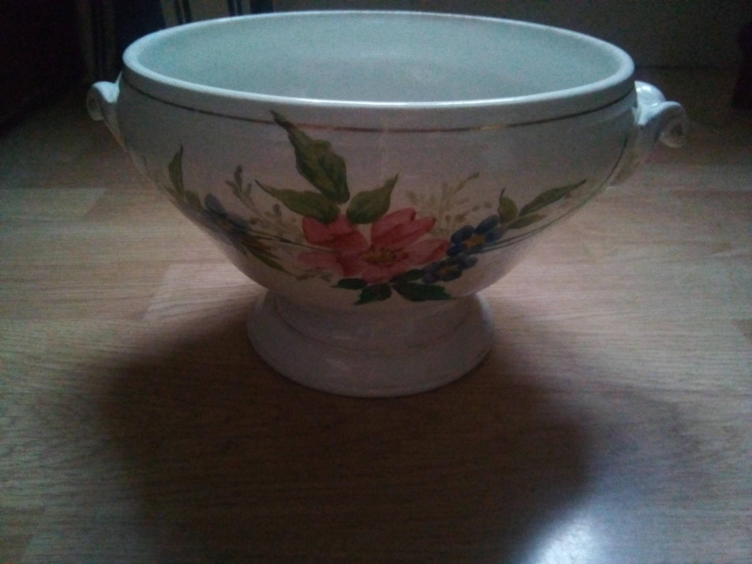 old Saint Amand soup tureen in very good condition 19th century