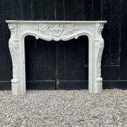 Cheminée de style Louis XV en marbre de Carrare vers 1980