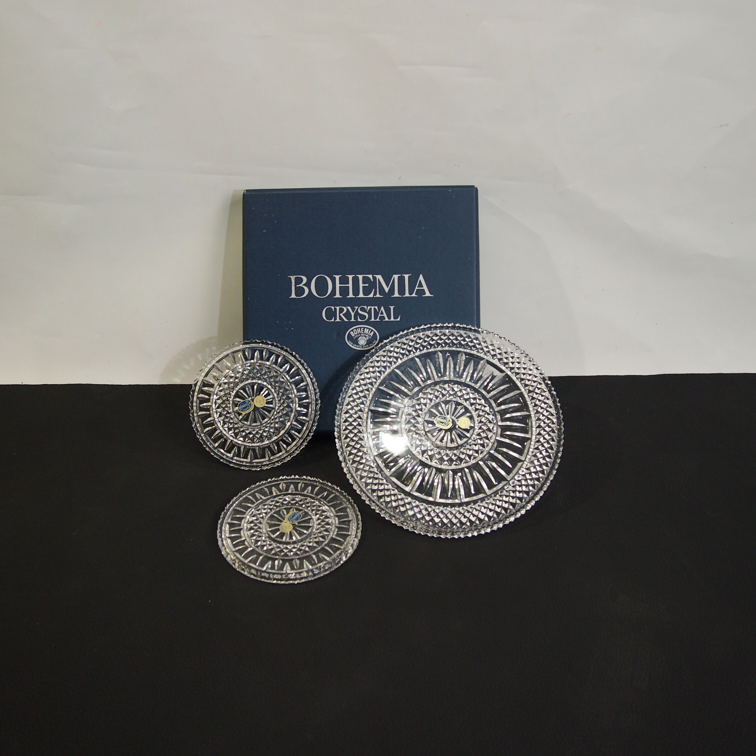 Set under flat bohemian crystal