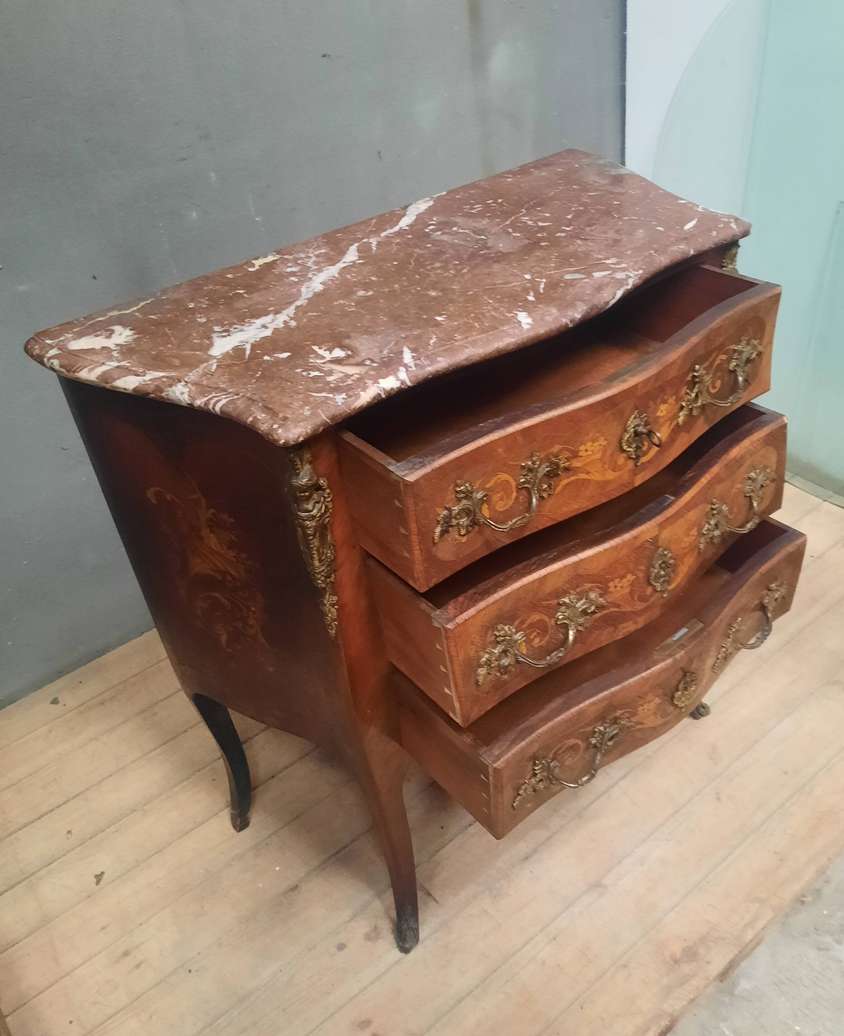 Louis XV style commode, late nineteenth century.