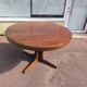 Extendable round table for 4 to 6 people, wood.