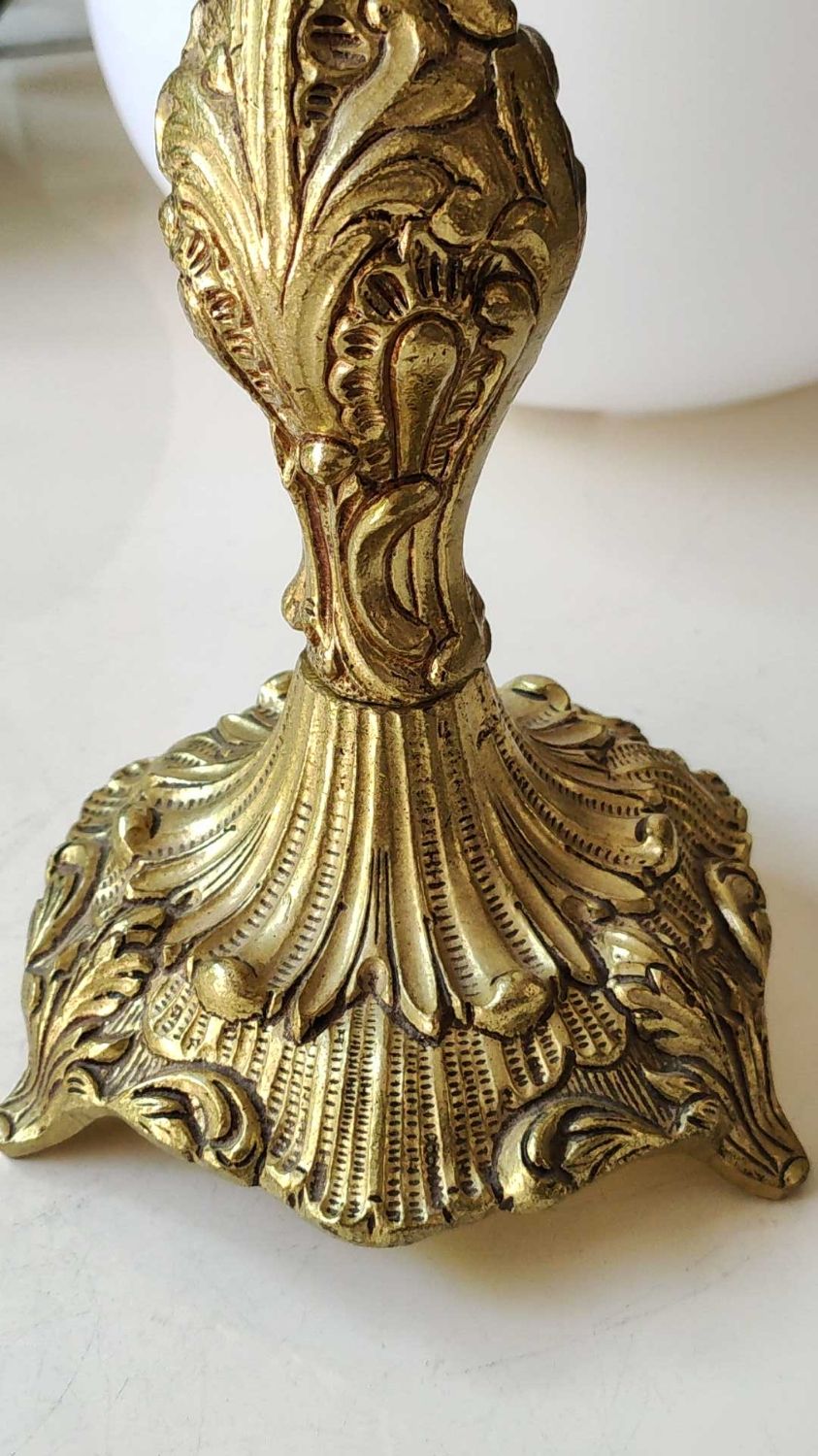 Old chandelier with 5 branches, decorated with Rinceaux, Louis XV / Rocaille style. In gilded bronze