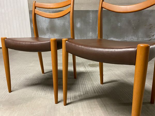 Paire de chaises scandinaves danoises en teck & simili-cuir 1960