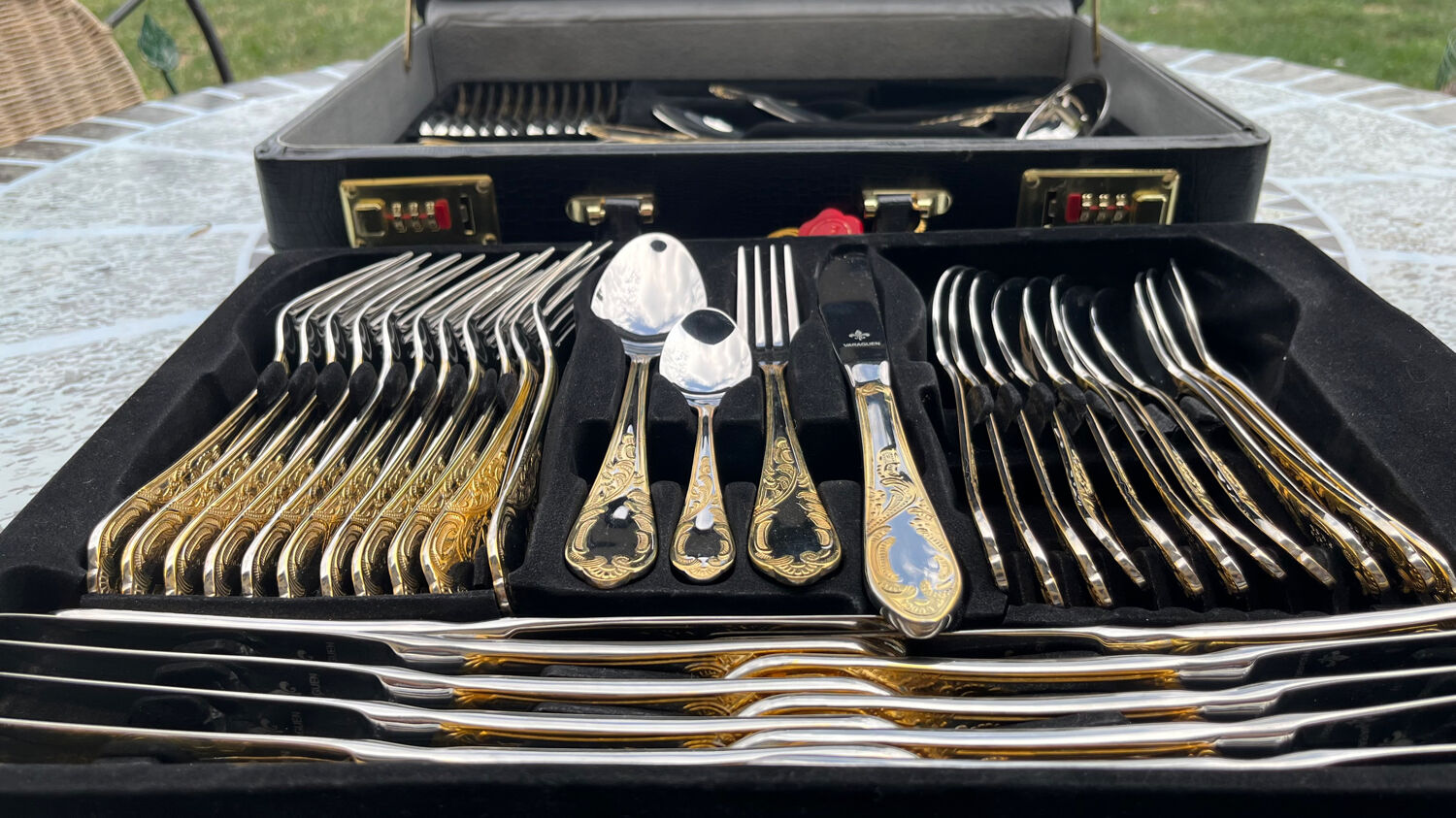 Varaguen 70-piece 23-carat gold-plated cutlery set