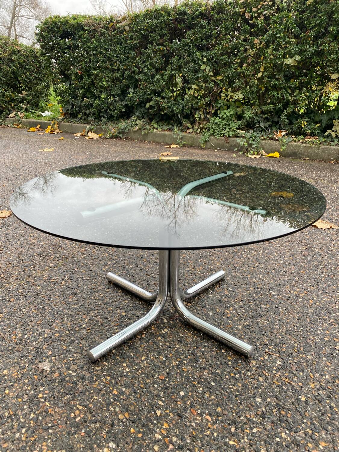 Italian round coffee table in chrome and smoked glass Giotto Stoppino style 1970