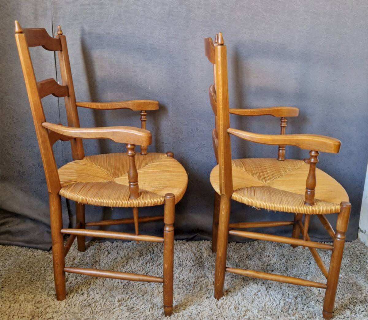 Paire de fauteuils de style provençal en chêne
