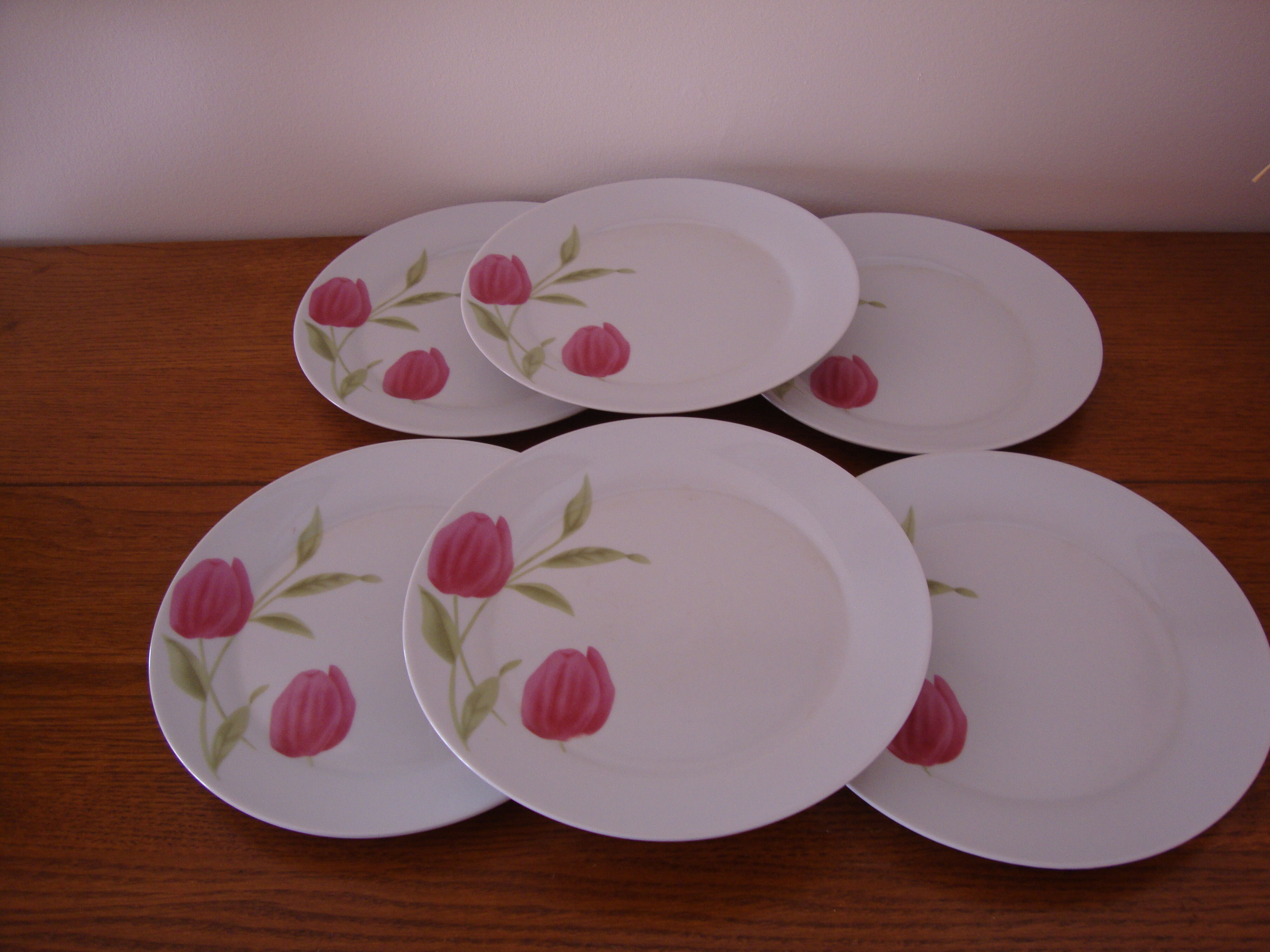 6 white porcelain dessert plates decorated with pink tulips