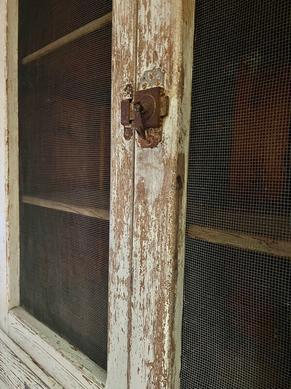 Buffet, vaisselier, garde-manger en bois patiné
