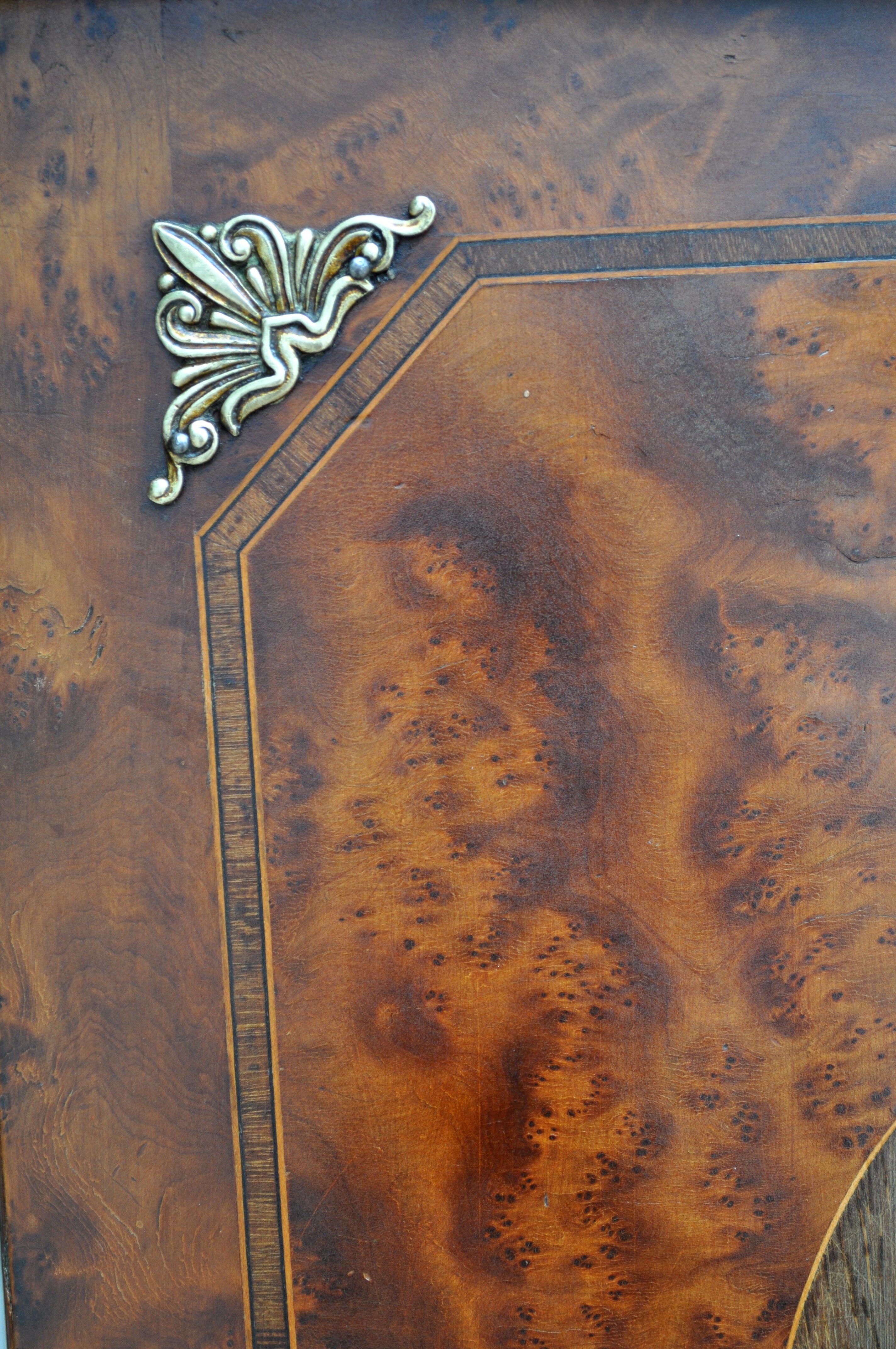 Meuble atypique marqueterie 1 porte