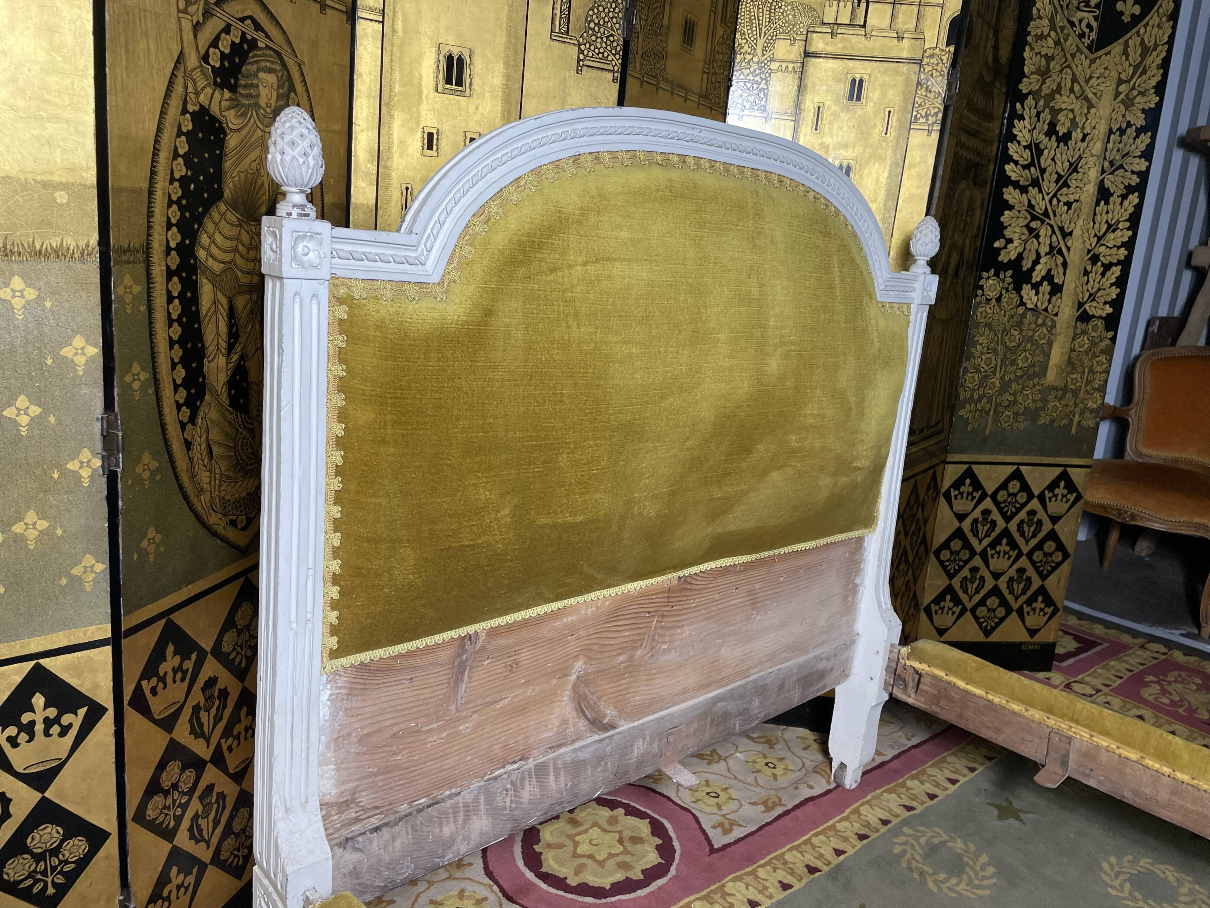 Lit capitonné de style Louis  XVI 19eme