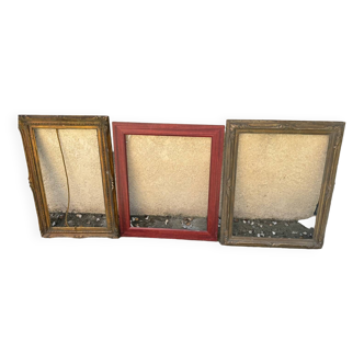 Lot of three frames including two old ones Measurements: The one on the left 50*78 cm The one in the middle 63*74 cm The one on the right 63*78 cm