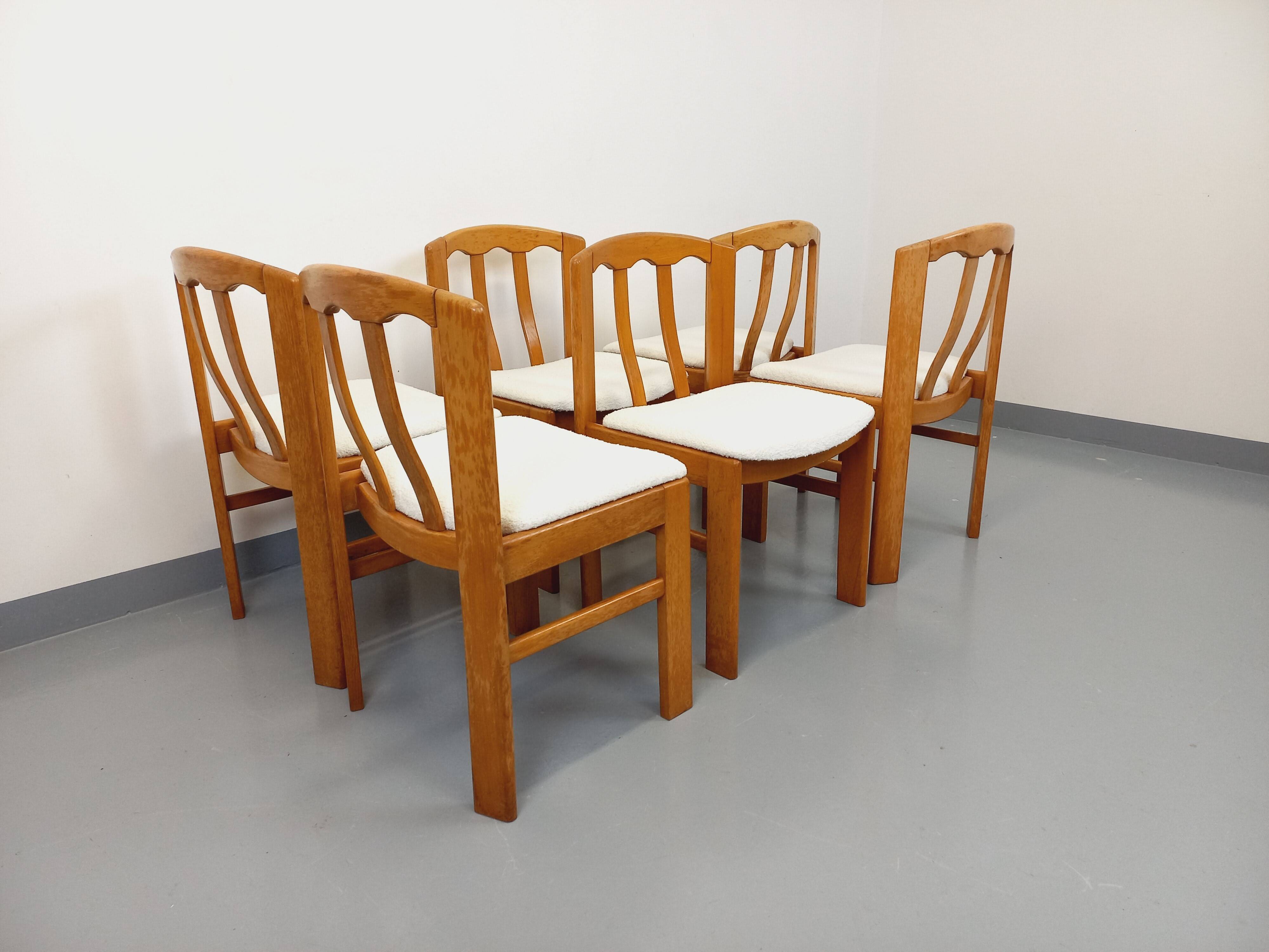 Set of 6 vintage chairs in elm wood and bouclé fabric from the 70s