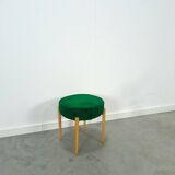 Houten vintage kruk met groen kussen