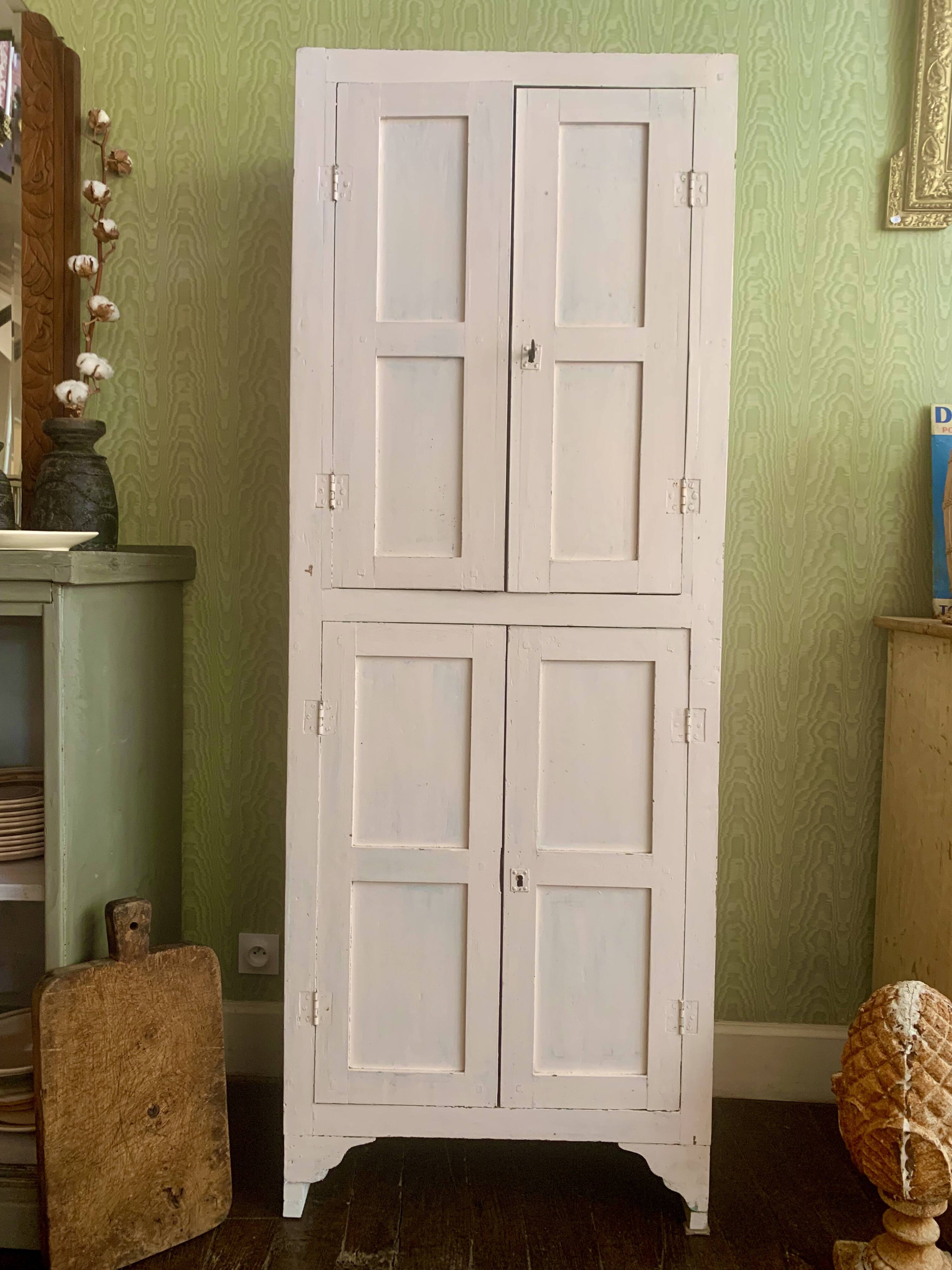 Small 4-door wardrobe